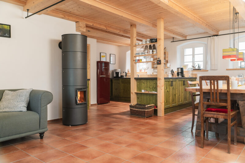 Speicherofen rondolino 177A anthrazit · Denkmalgeschütztes Ferienhaus · Erzgebirge, 2025
