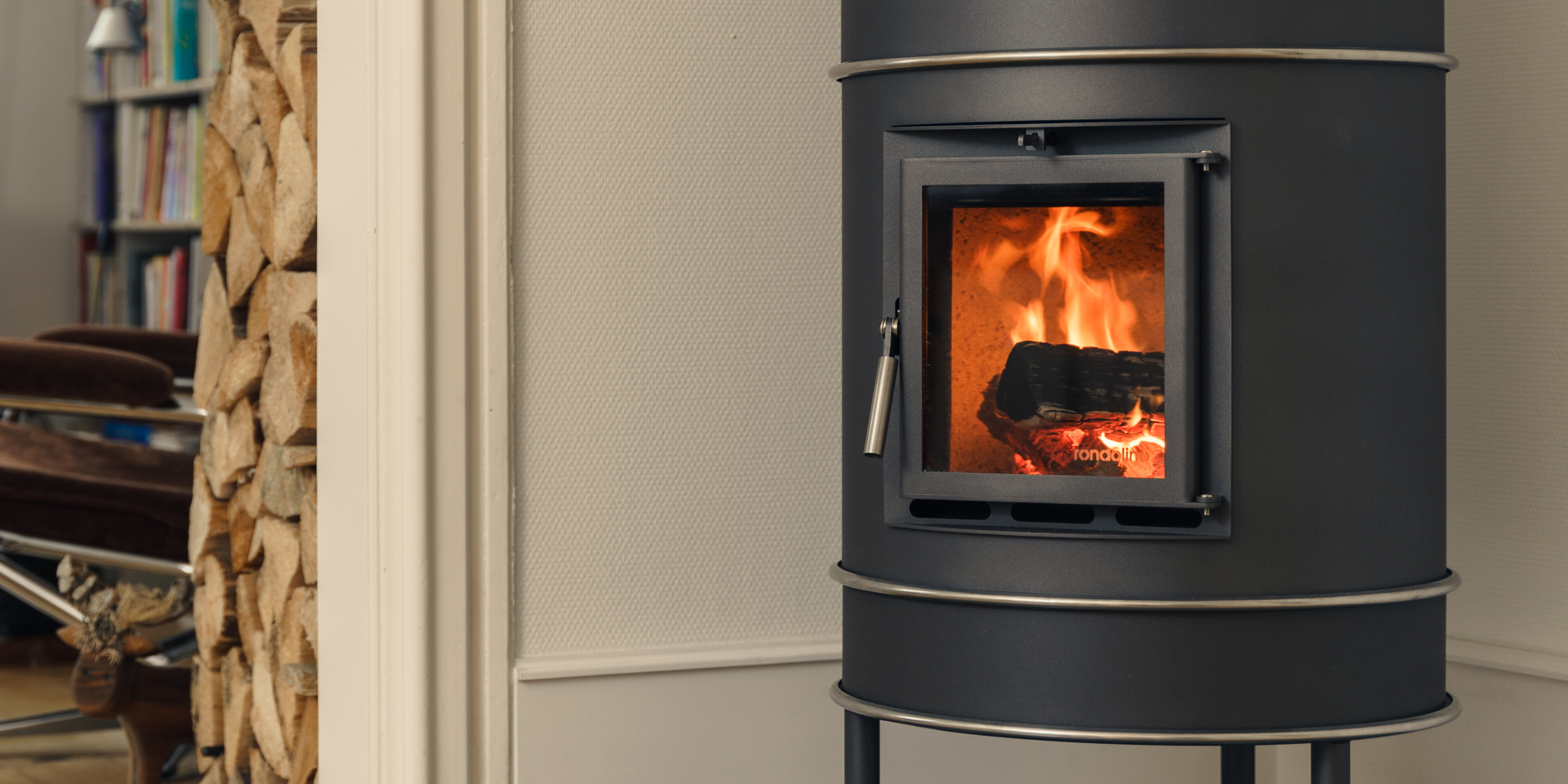 Speicherofen_rondolino_cosi_Holzfeuer_HOME